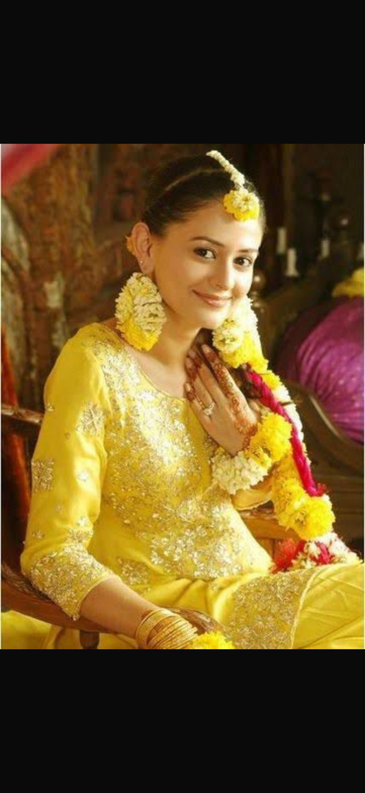 FRESH FLORAL JEWLERY FOR MEHNDI HALDI AND MAYOON(ONLY FOR KARACHI)