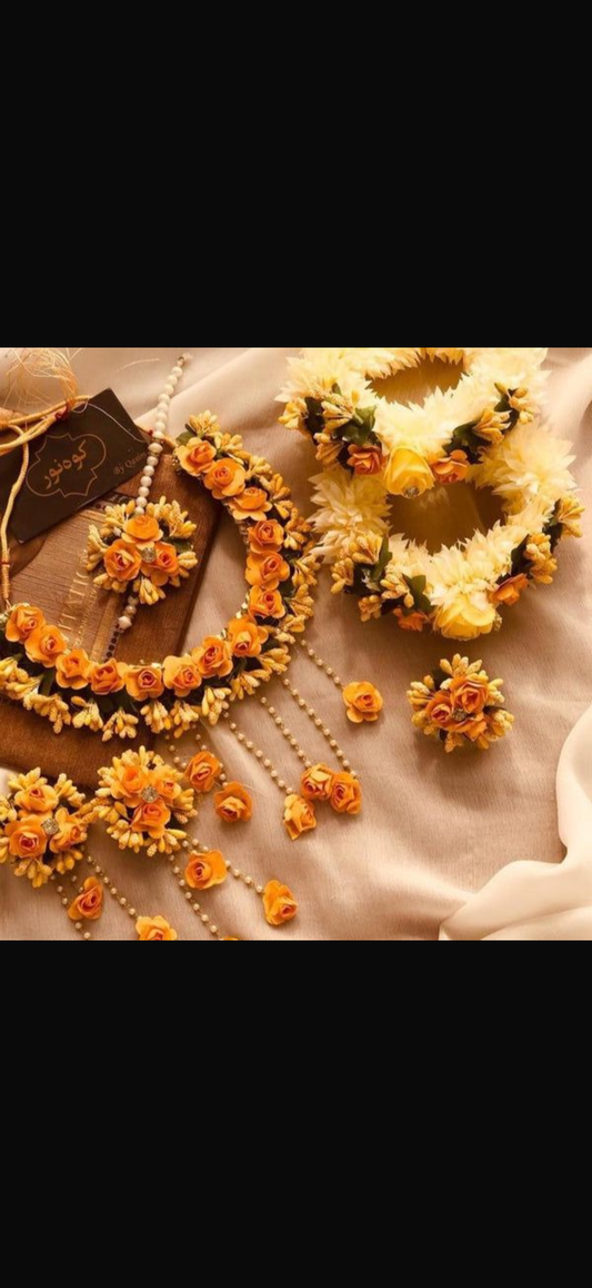 FRESH FLORAL JEWELRY FOR MEHNDI HALDI AND MAYOON(ONLY FOR KARACHI)