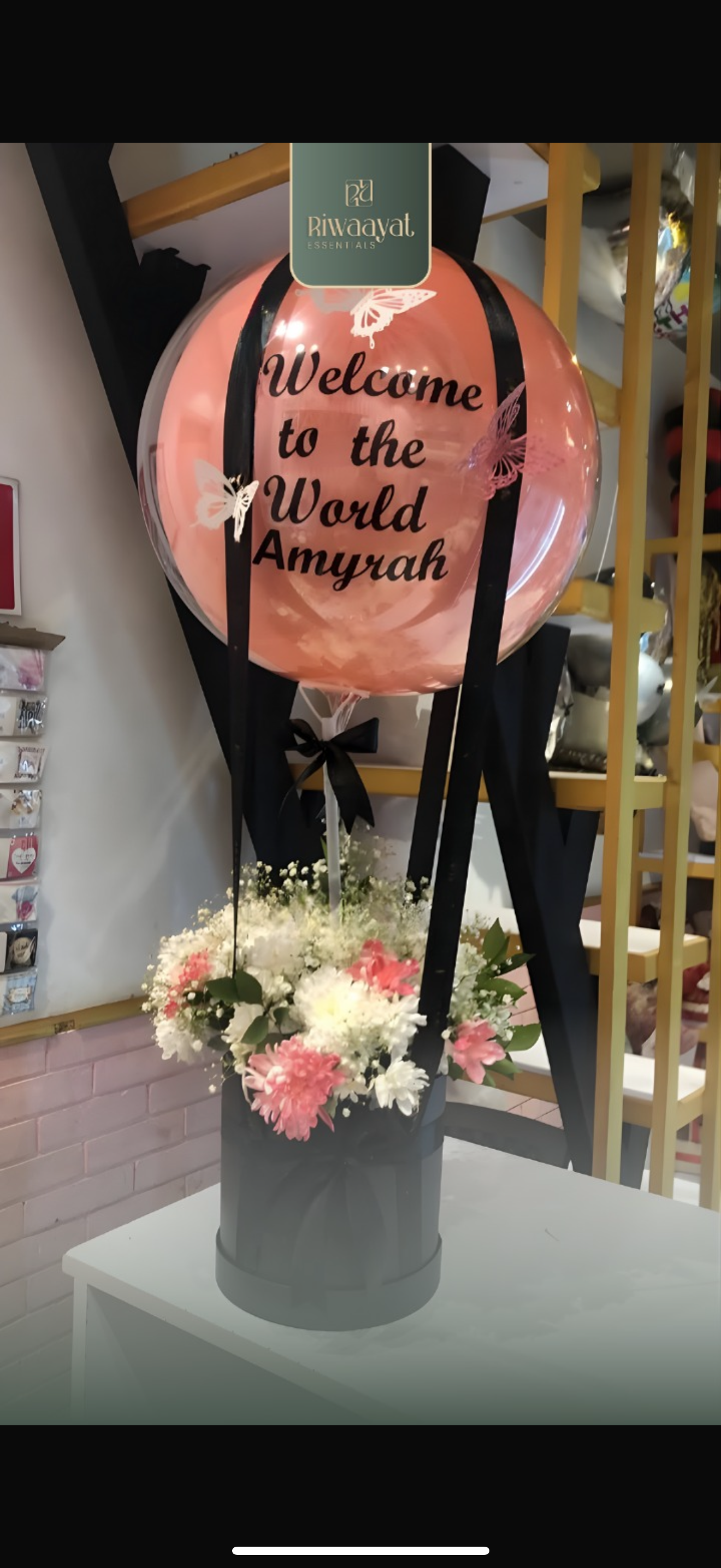 BALLON BASKET WITH PINK AND WHITE FLOWERS