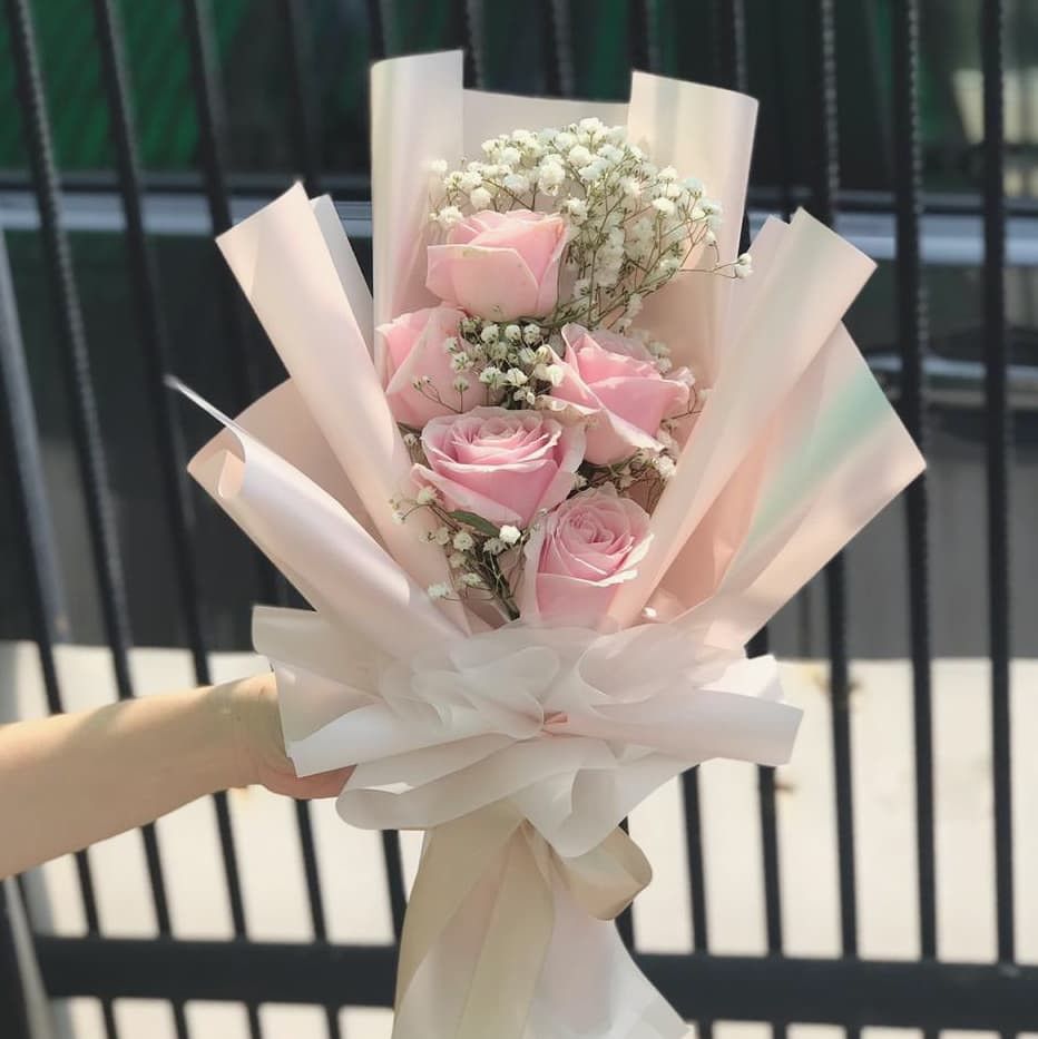 baby breath and pink rose bouquet