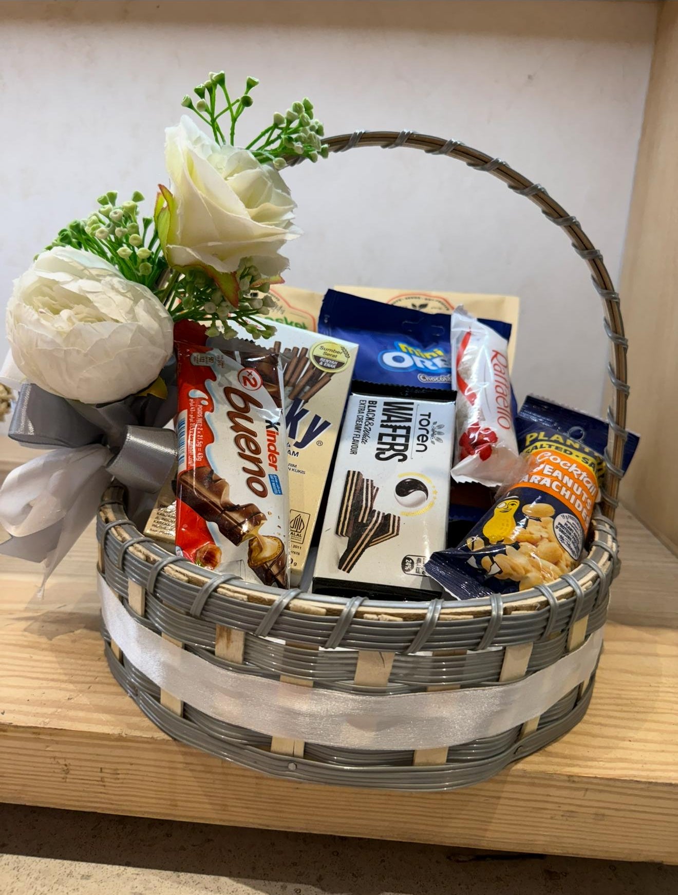 Elegant White Wicker Gourmet Hamper